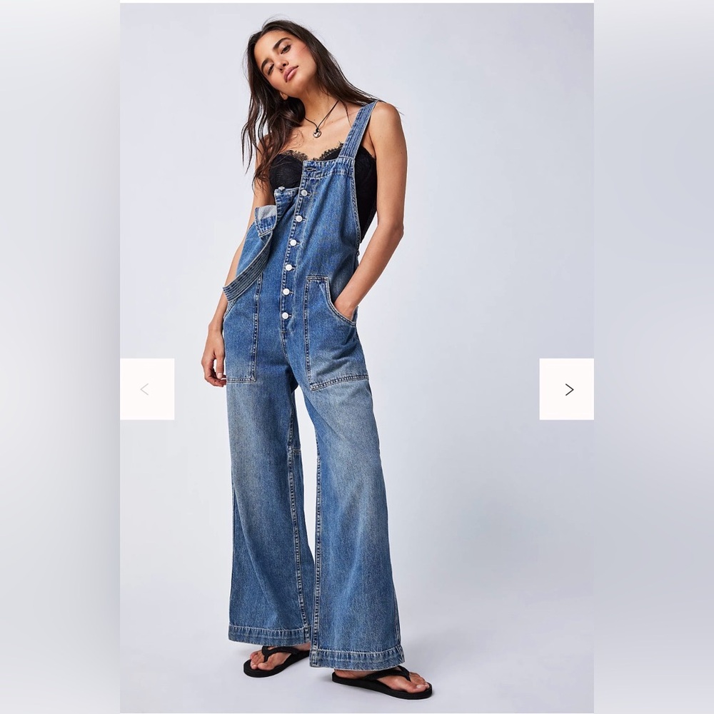 We the Free Fields of Flowers Wide-Leg Denim Overalls in Blue. Size L. NWOT.
